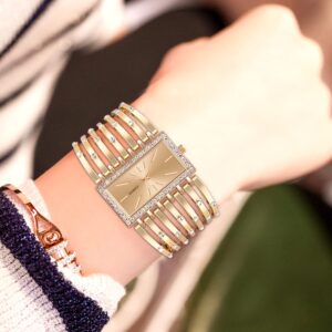 ManChDa Square Lady Diamond Quartz Wrist Watch,Fashionable Romantic,Elegant and Noble Suitable for Business Events, Parties and Other Social Occasions Watches for Women (Gold)